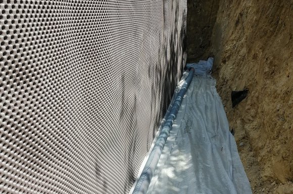 TERRA'PREST, assainisseur et terrassier entre Grenoble et Chambéry : Drainage des fondations d'une habitation pour garantir son étanchéité