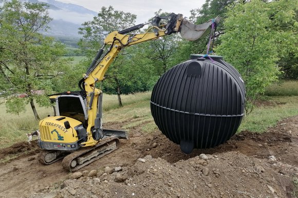 TERRA'PREST, assainisseur et terrassier entre Grenoble et Chambéry : Installation d'une cuve de récupération d'eau de pluie dans un terrain à Froges