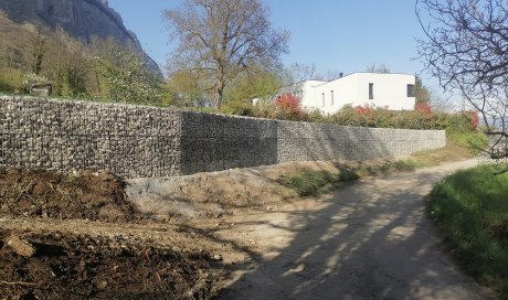 TERRA'PREST, assainisseur & terrassier entre Grenoble et Chambéry : Création d'un mur de soutènement en gabions à Corenc