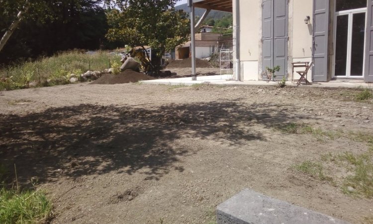 TERRA'PREST, assainisseur & terrassier entre Grenoble et Chambéry : Aménagement d'un terrain à Pontcharra avec terrassement et nivellement