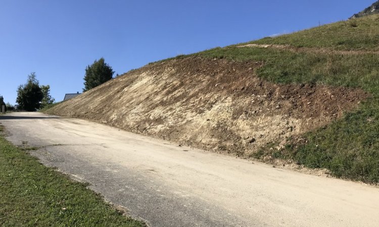 TERRA'PREST, assainisseur et terrassier entre Grenoble et Chambéry  : Terrassement de talus et création d'un fossé pour conforter un terrain à Saint Hilaire du Touvet (38660)