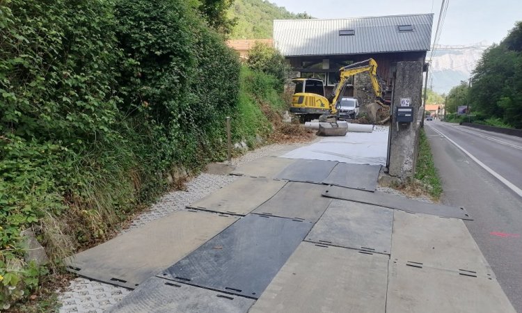 TERRA'PREST, assainisseur et terrassier entre Grenoble et Chambéry : Création d’un mur de soutènement en enrochement​ suite à un glissement de terrain à Valgelon la Rochette (73110)