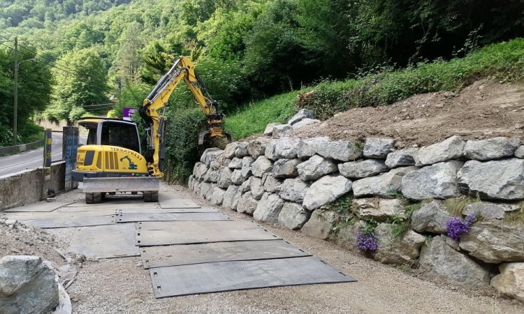 TERRA'PREST, assainisseur et terrassier entre Grenoble et Chambéry : Création d’un mur de soutènement en enrochement​ suite à un glissement de terrain à Valgelon la Rochette (73110)