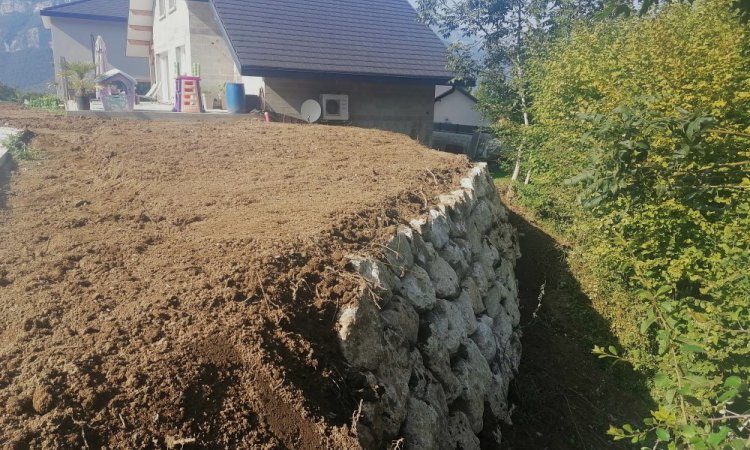 TERRA'PREST, assainisseur et terrassier entre Grenoble et Chambéry : Création d’un mur de soutènement en enrochement à Pontcharra (38530)